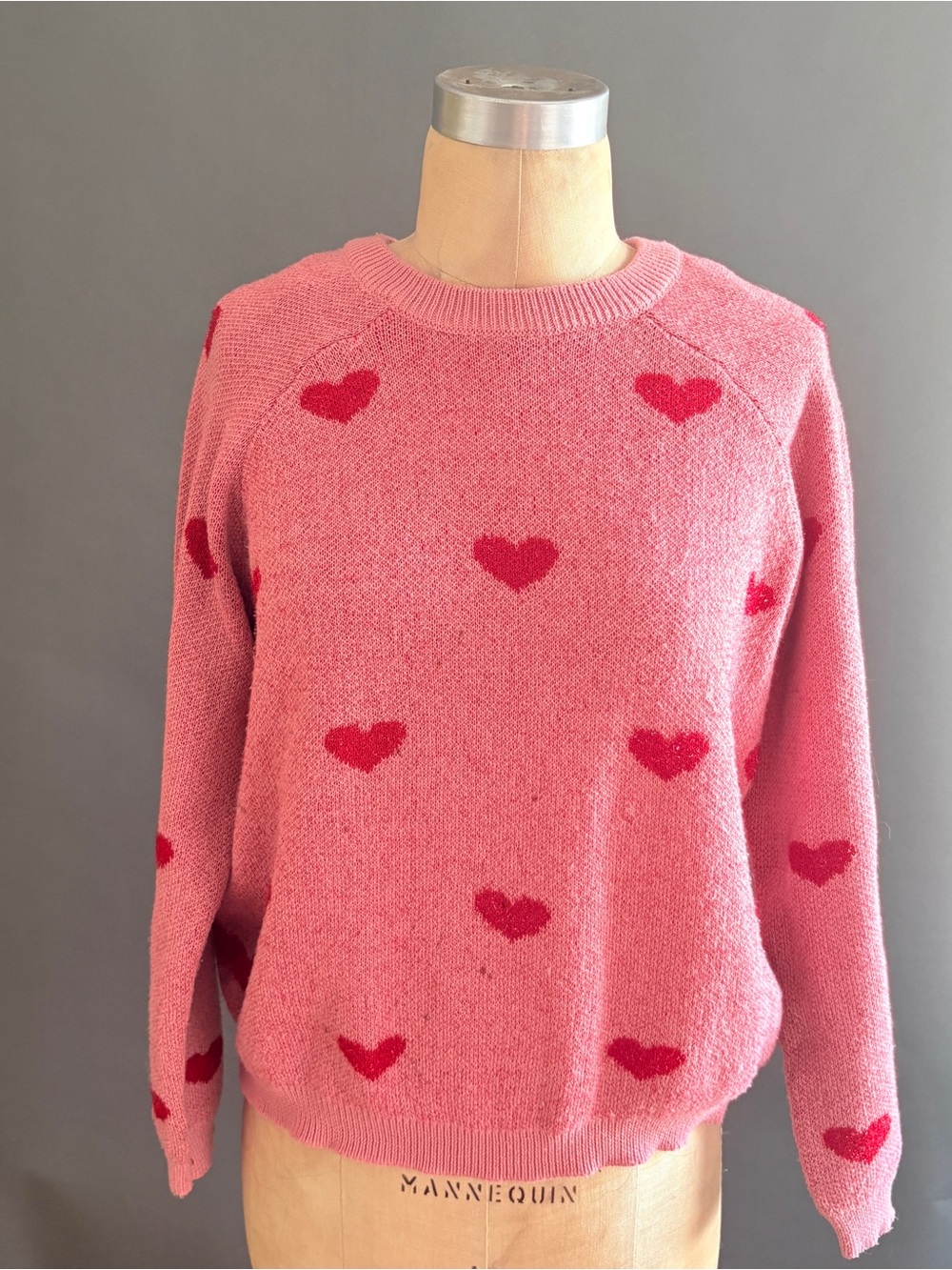 ANDREE BY UNIT Pink Crewneck Sweater with Red Heart Intarsia